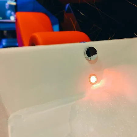 Romantic Getaway - Bathtub For 2 - Netflix Mogglingen