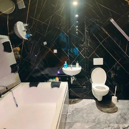 Apartment Romantic Getaway - Bathtub For 2 - Netflix