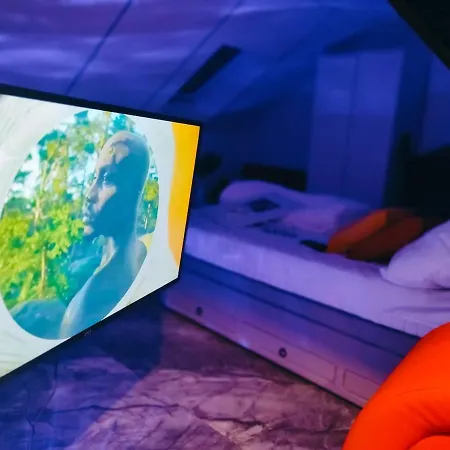 Apartment Romantic Getaway - Bathtub For 2 - Netflix