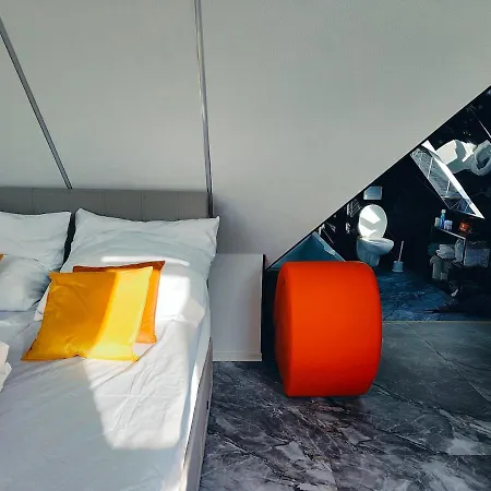 Apartment Romantic Getaway - Bathtub For 2 - Netflix *