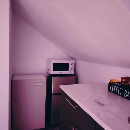 Romantic Getaway - Bathtub For 2 - Netflix