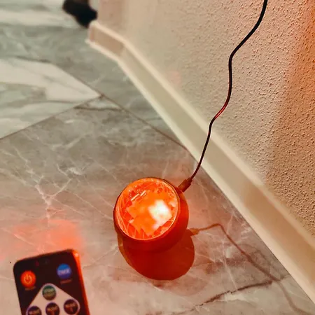 Romantic Getaway - Bathtub For 2 - Netflix