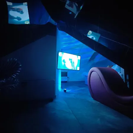 Apartment Romantic Getaway - Bathtub For 2 - Netflix