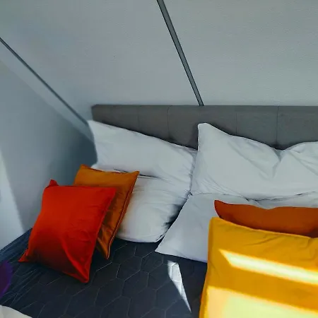 Romantic Getaway - Bathtub For 2 - Netflix Apartment *