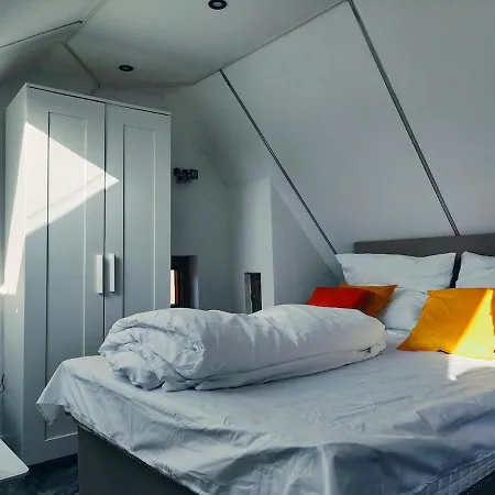 Apartment Romantic Getaway - Bathtub For 2 - Netflix *