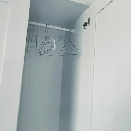 Romantic Getaway - Bathtub For 2 - Netflix Apartment *